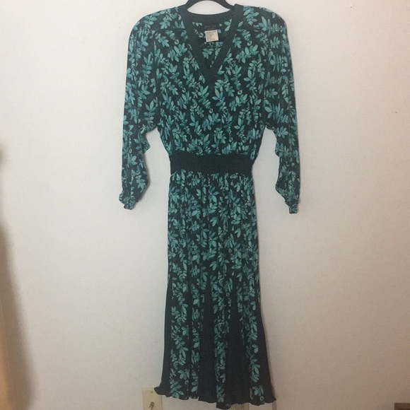 diane Fres Dresses & Skirts - Vintage Diane Fres with matching belt   L